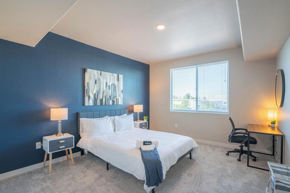 ROVE LIVING/KB - V on Broadway