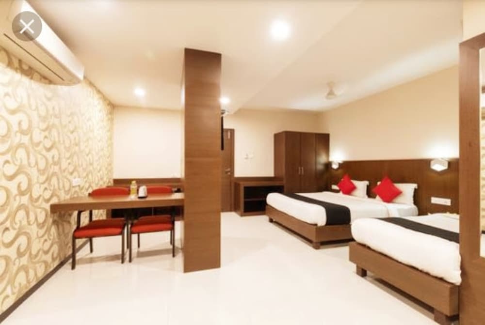 Goroomgo Park Palace Ujjain