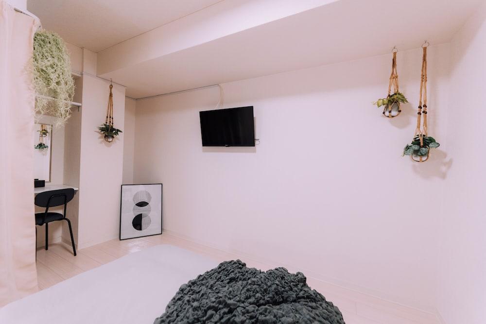 Minimalist Loft 1001