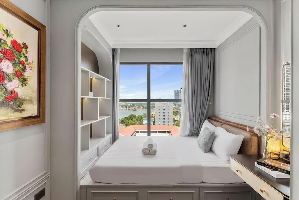 Urban Zen Saigon - Royal Apartment D4