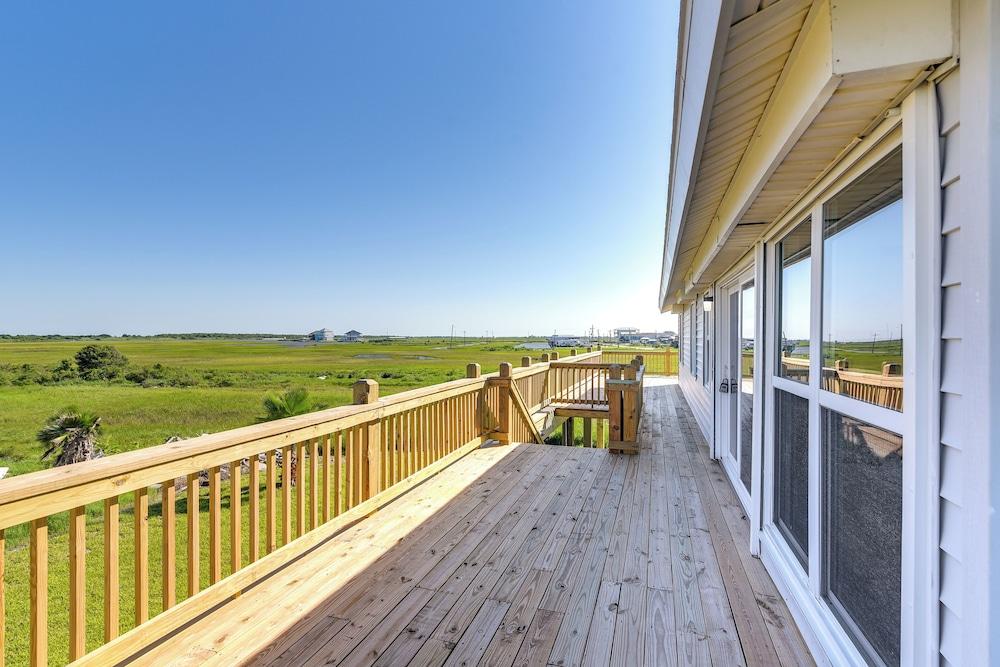 Crystal Beach Home w/ Large Deck & Bay Views!