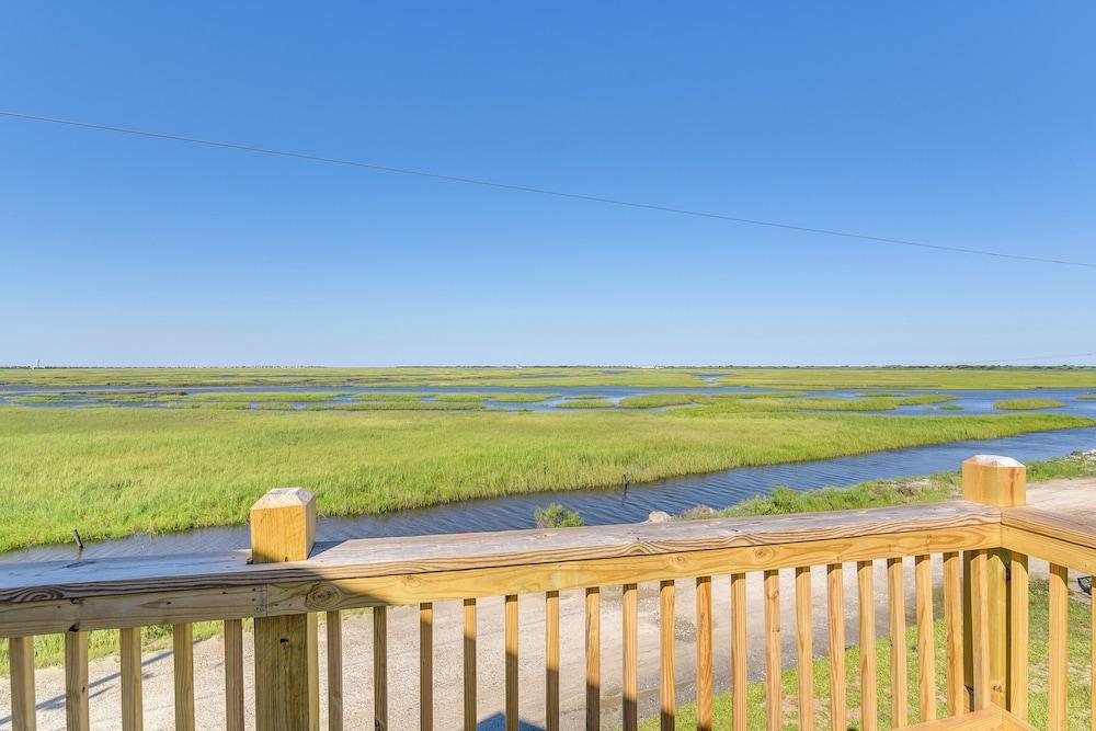 Crystal Beach Home w/ Large Deck & Bay Views!