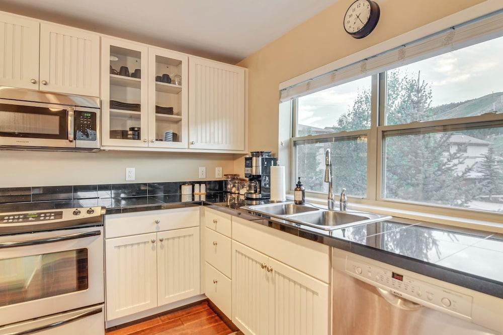 Ski-in/ski-out + Pool Access: Granby Ranch Gem