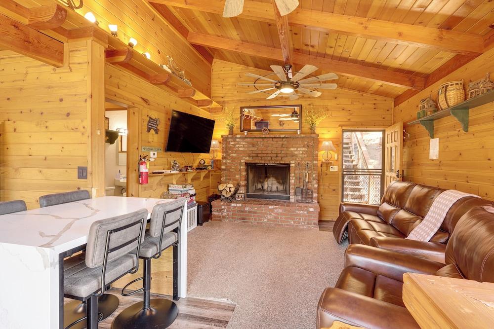 1 Mi to Skiing: Mtn-view Cabin in Big Bear Lake