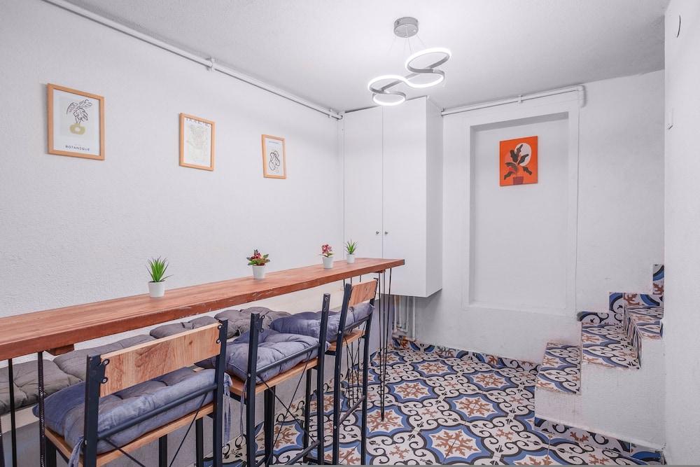 Central Flat 5 min to Kad k y Coastline