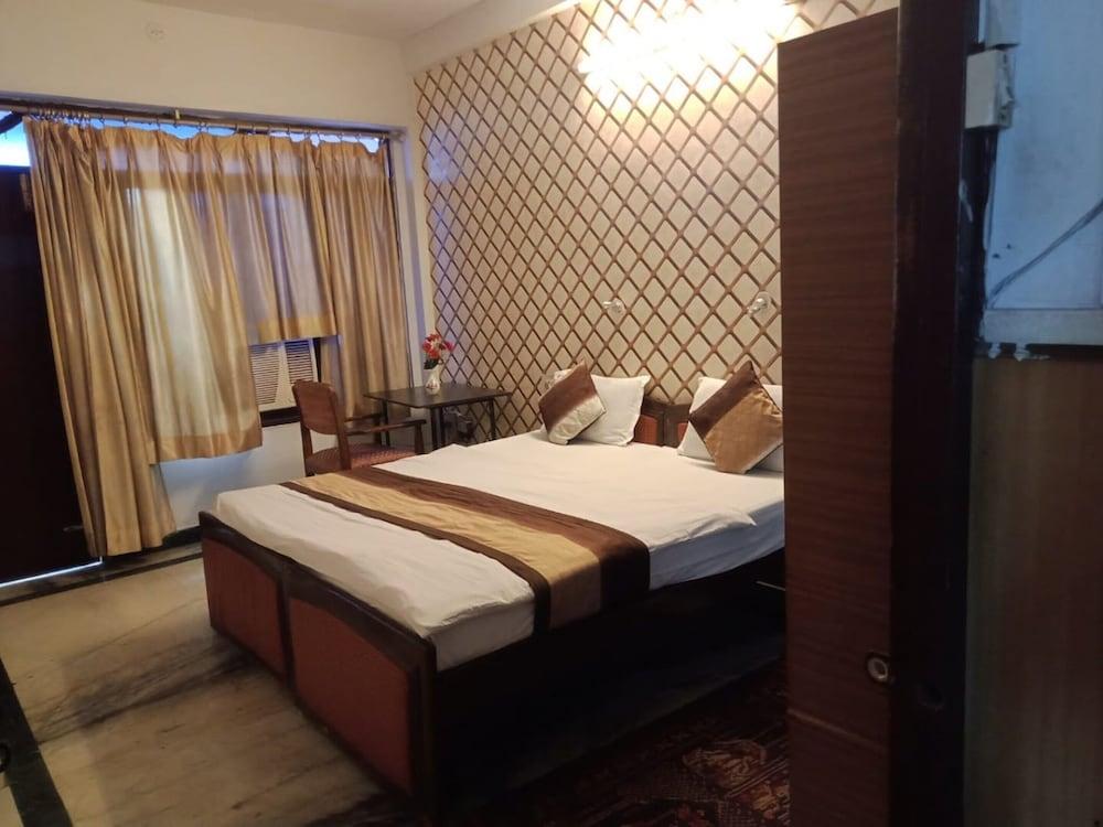 Goroomgo Woodstock Homestay