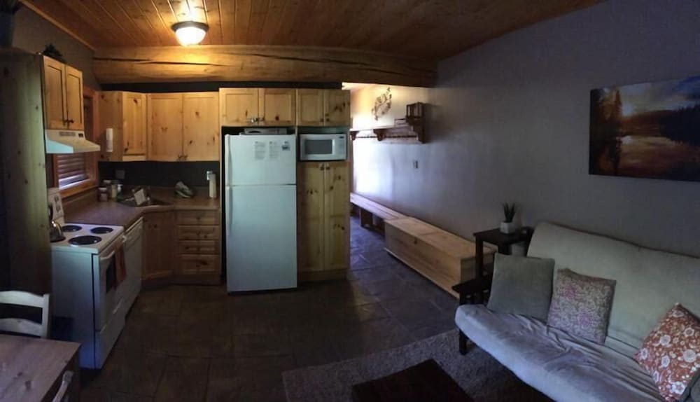 Silver Bullet Inn by Apex Accommodations