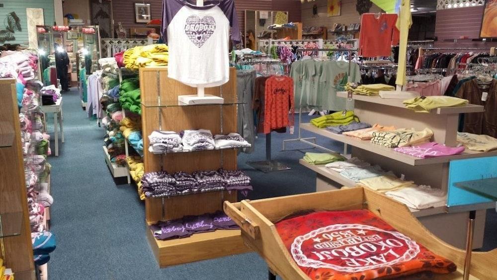 Village West Resort & Hotel