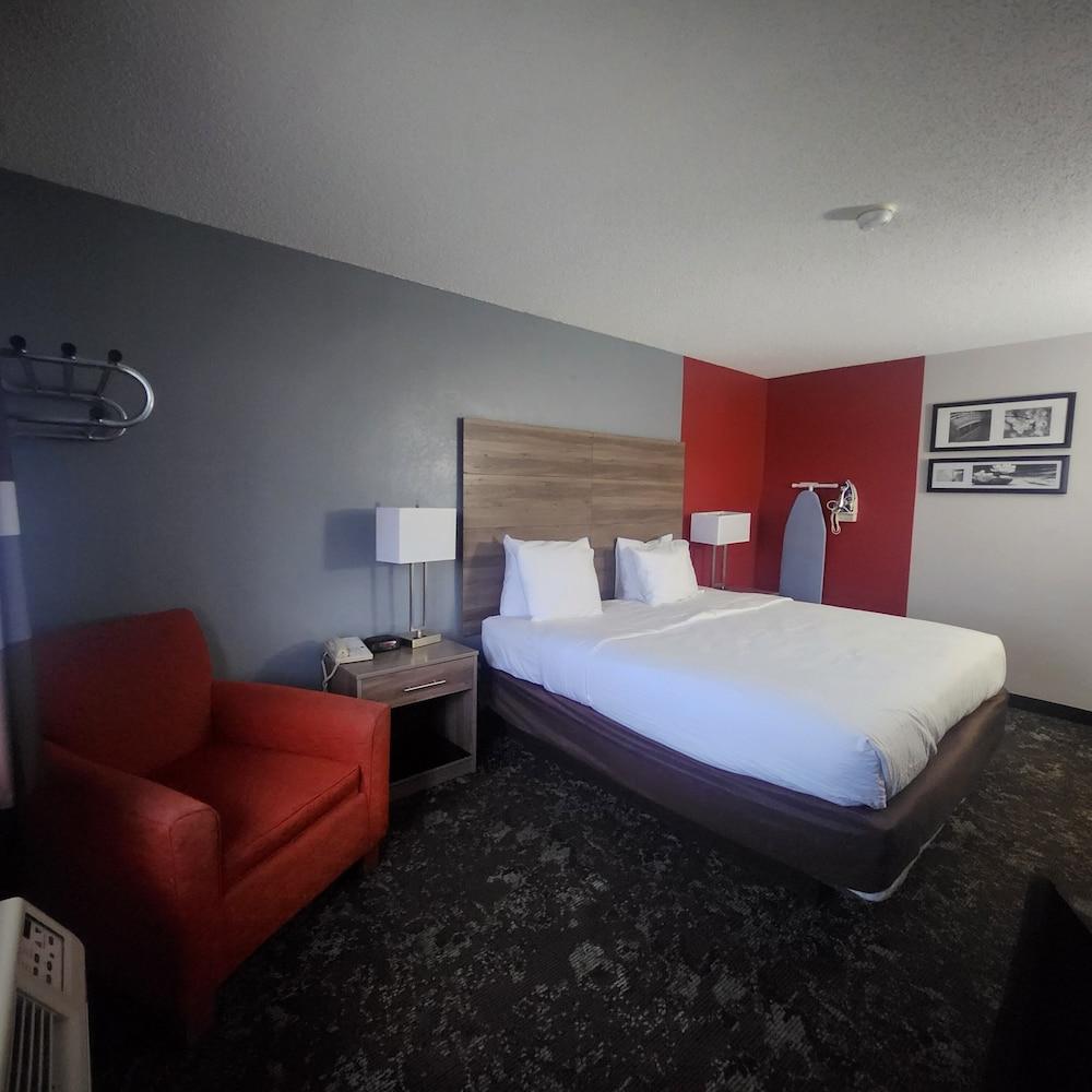 Ramada by Wyndham Cedar Rapids South