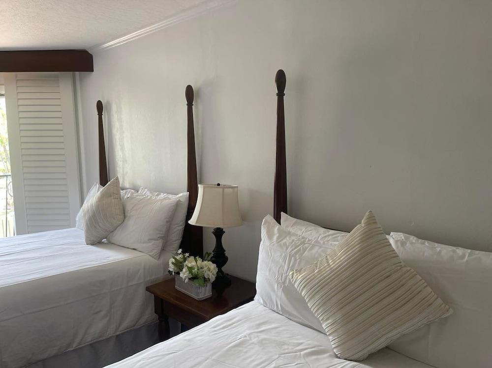 2417 at Lihue Oceanfront Resort