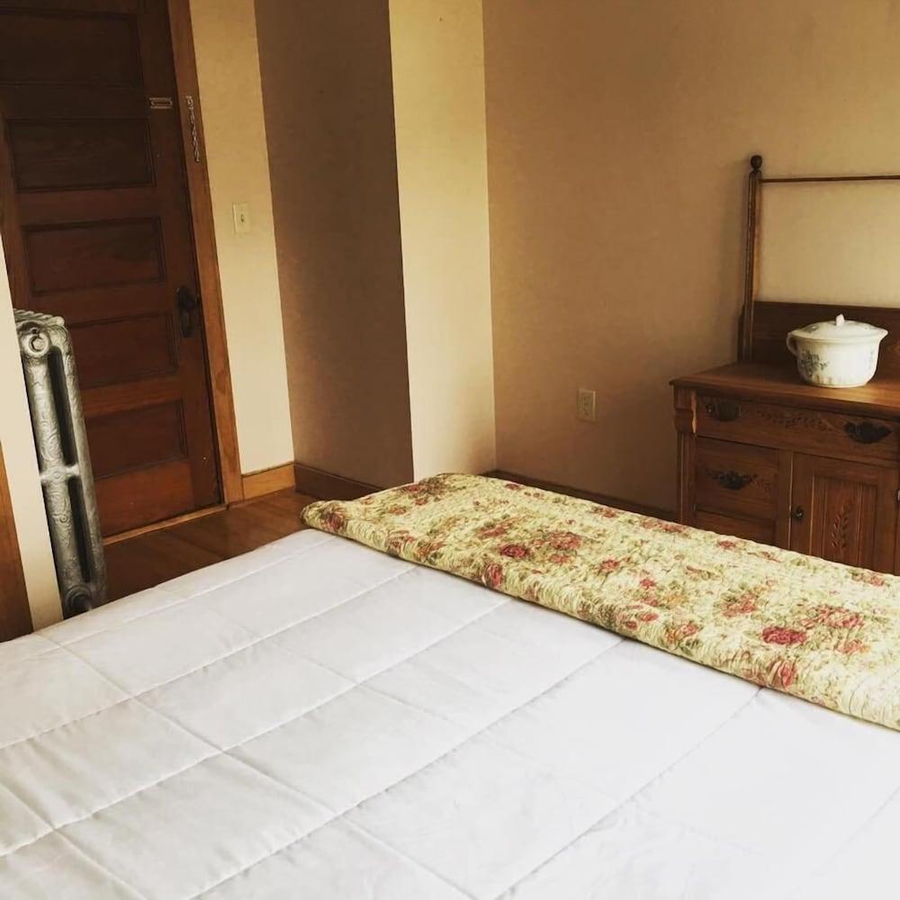 Spillover Motel and Inn