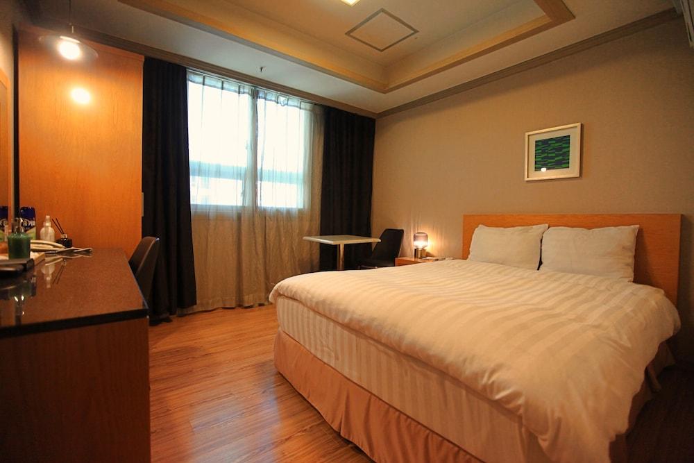 Changwon AT Business Hotel