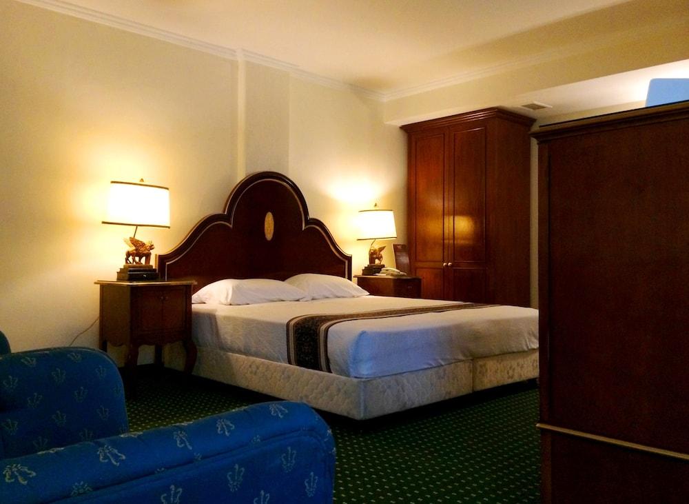 Subic Bay Venezia Hotel