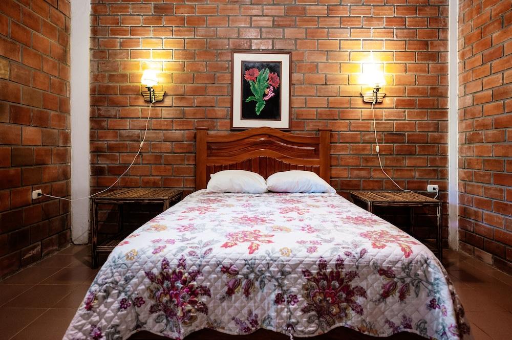 Los Huingos Eco Lodge