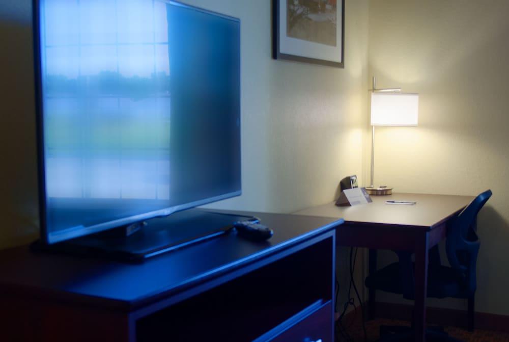 Cobblestone Inn & Suites - Winterset, IA