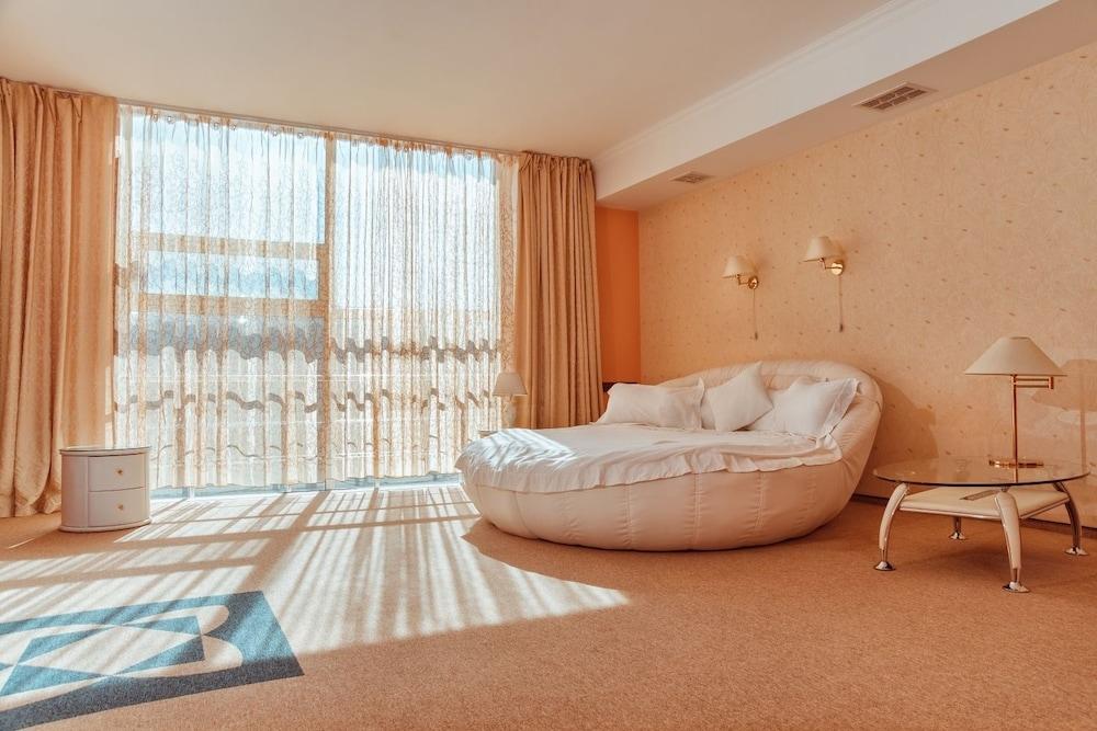 Premier Hotel Shafran