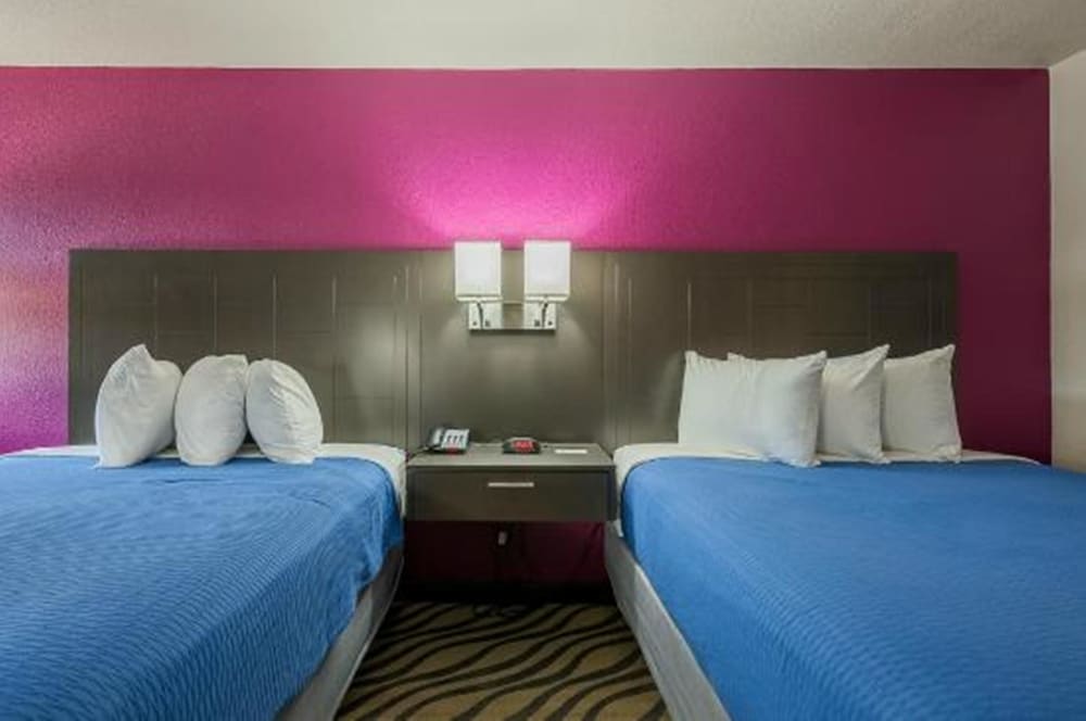 Stratford House Inns - Edmond