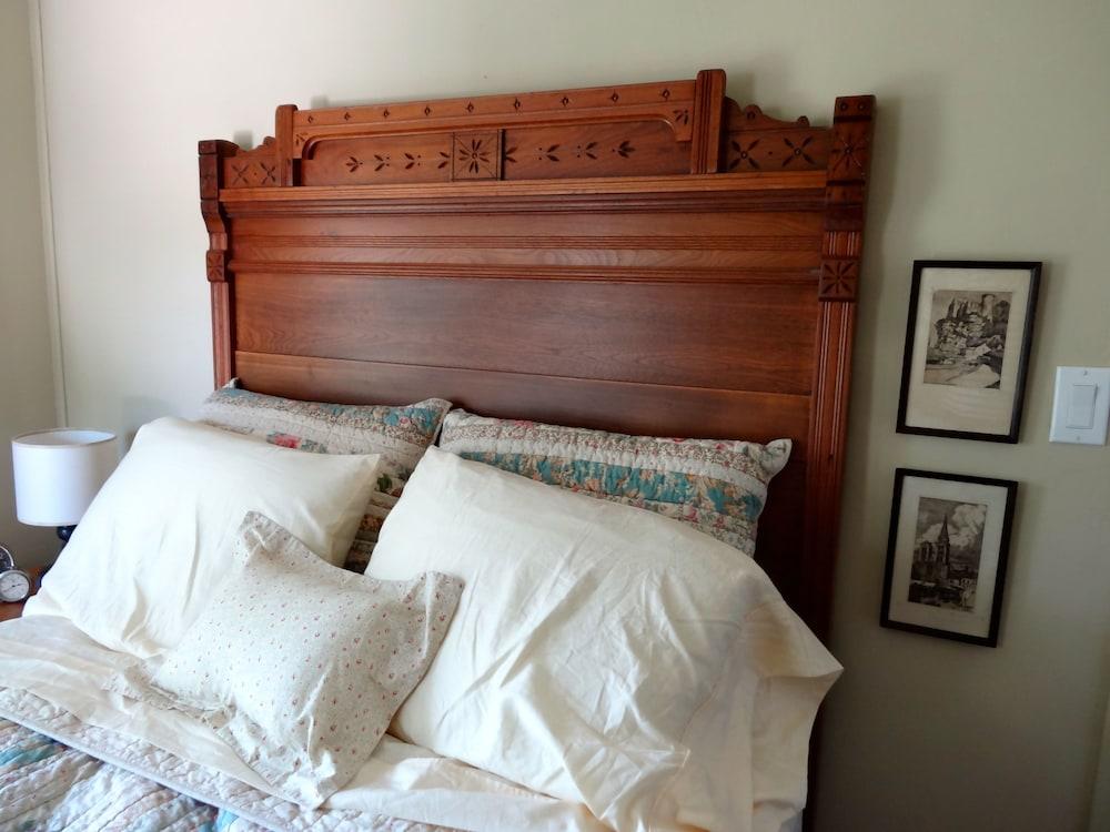 The Captain's House B&B