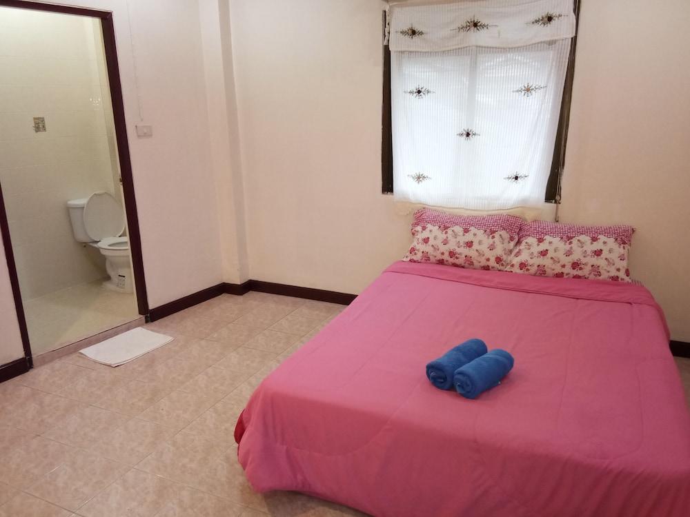 Wild & Wandering Backpacker & Bar