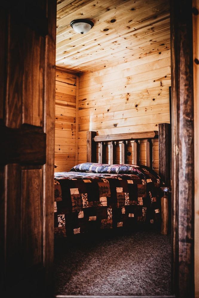 Edge-O-Dells Resort - 21 and Older