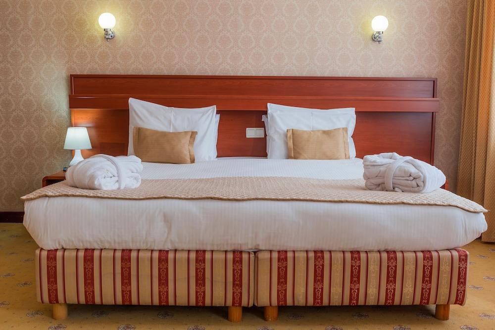 City Hotel Tien Shan