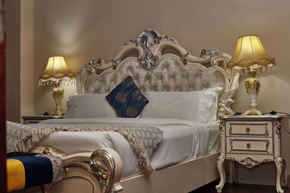 Best Western Plus Paramount Hotel