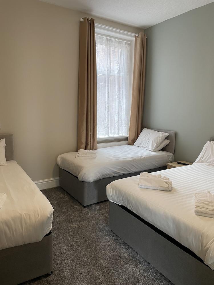 The Georgian Hollies