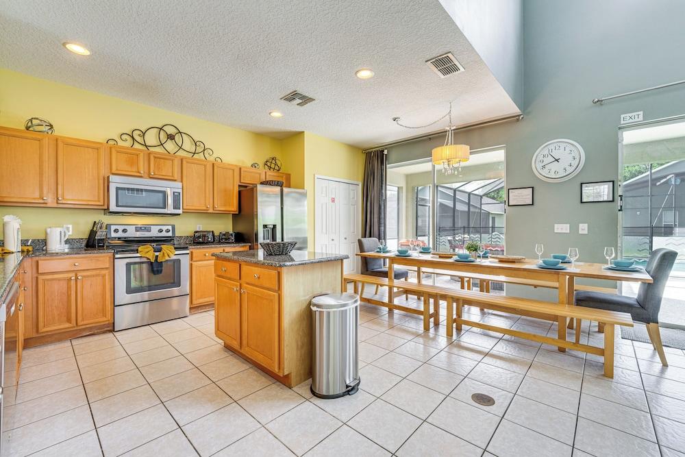 5 Mi to Disney: Ideal Family Getaway w/ Theater!