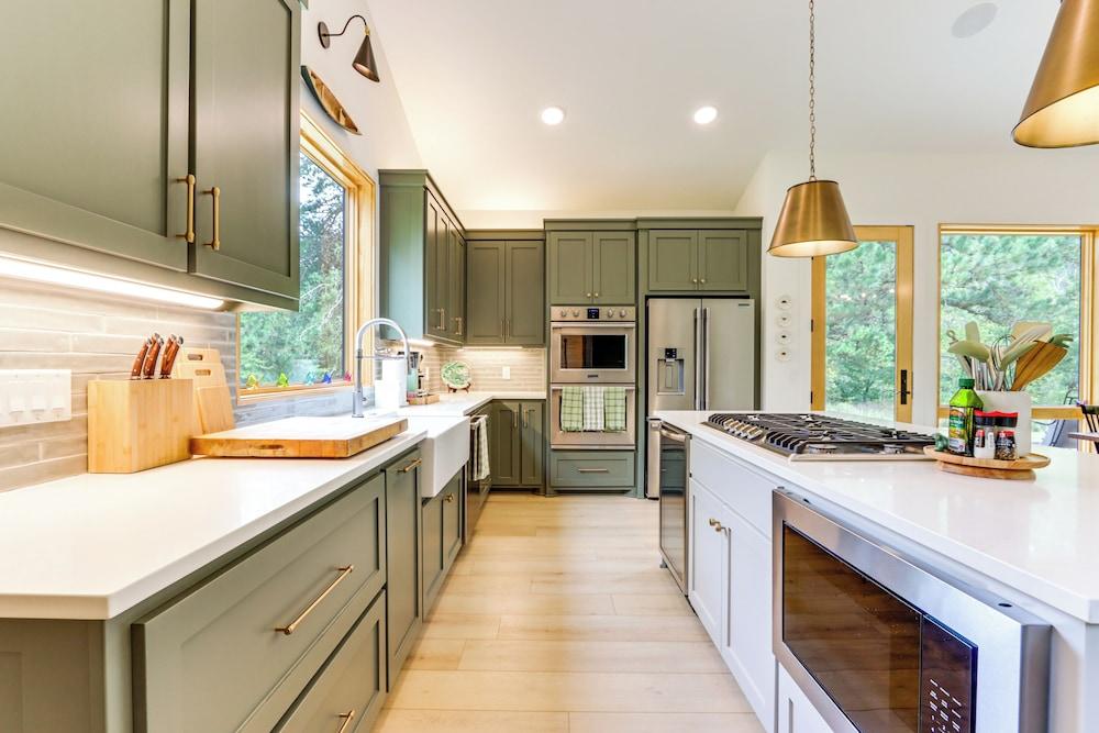 Riverfront Huntsville Cabin w/ Views & Kayaks!