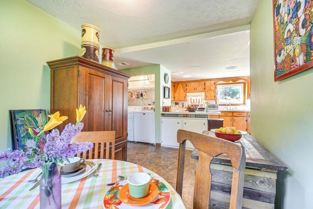 Waterfall Wonderland: Home w/ Fire Pit in Newfield