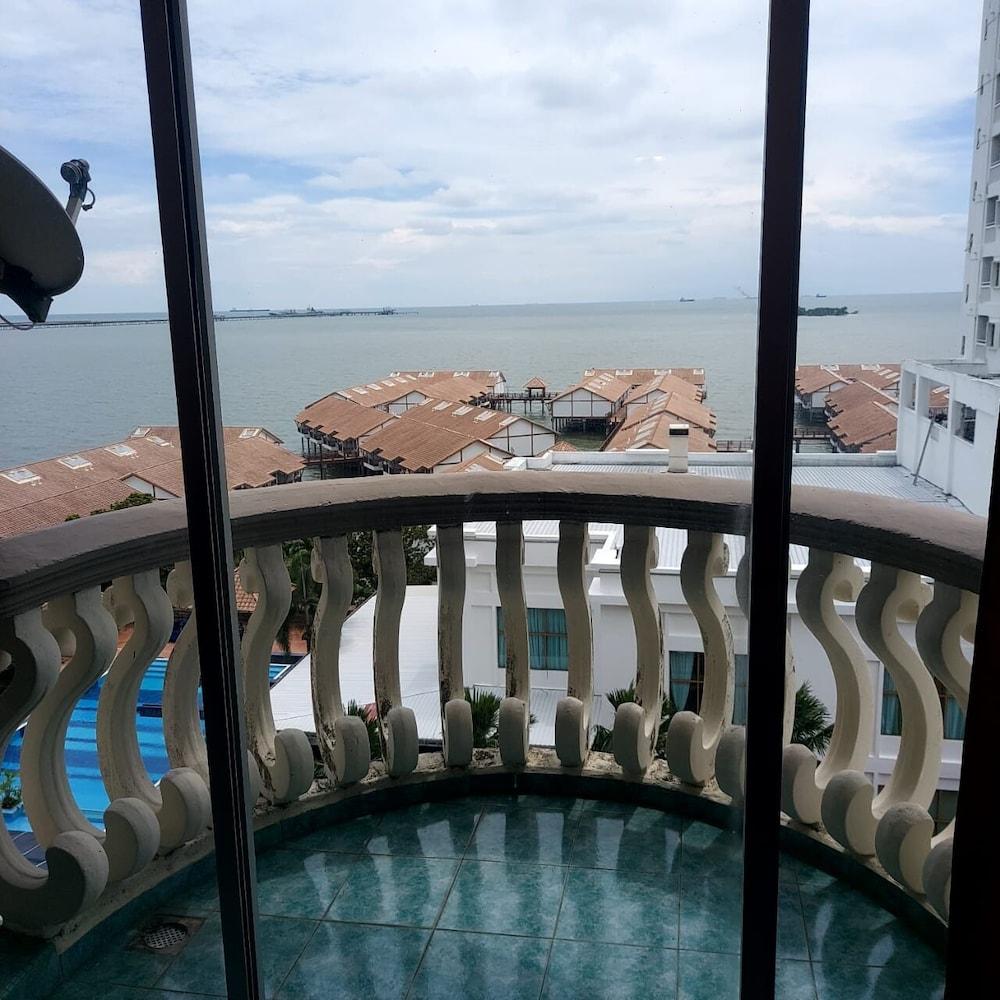 Glory 2 Beds Room By Alpine