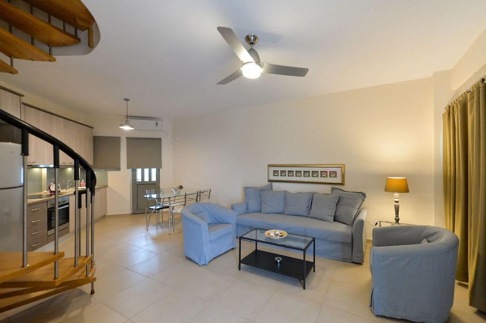 Avia Blue Maisonette - Steps From the Sea