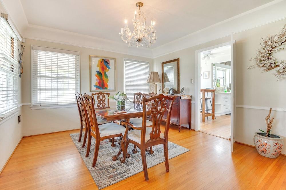 5 Mi to Sofi Stadium: Charming Family Home!