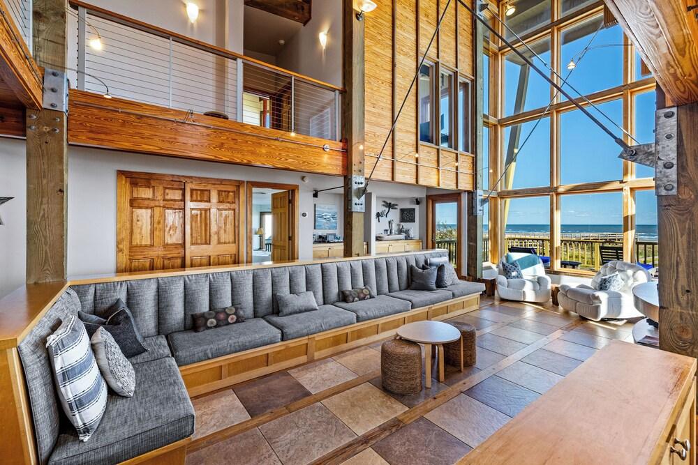 Oceanfront Home w/ Beach Access in Galveston