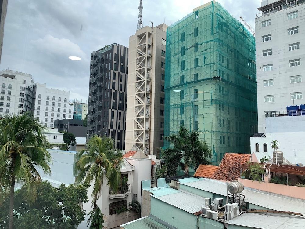 Lucy Hotel & Apartment