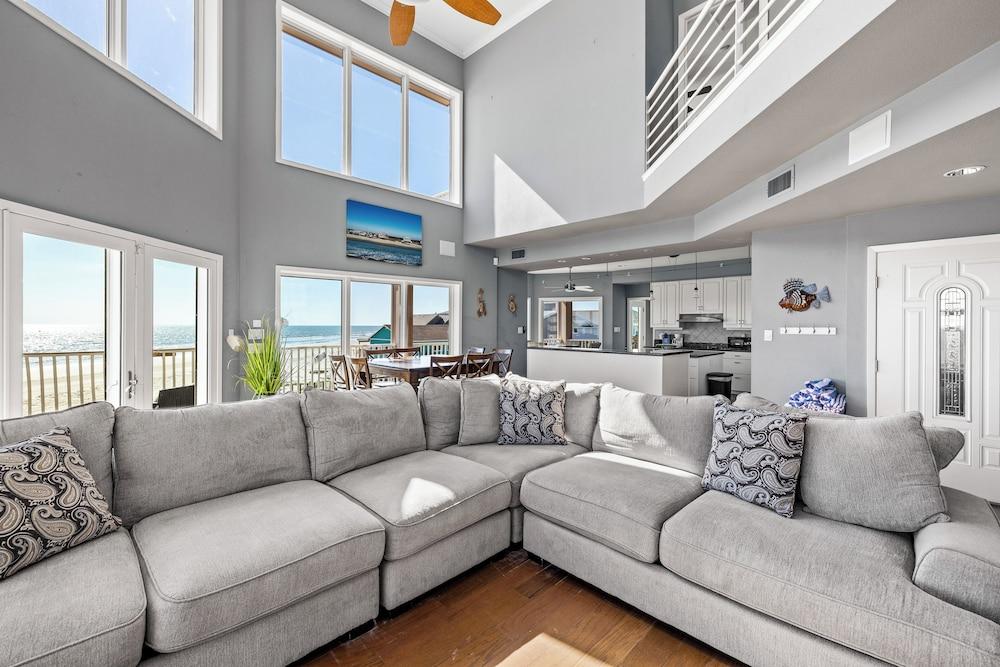 Oceanfront Galveston Beach House: Steps to Sand!