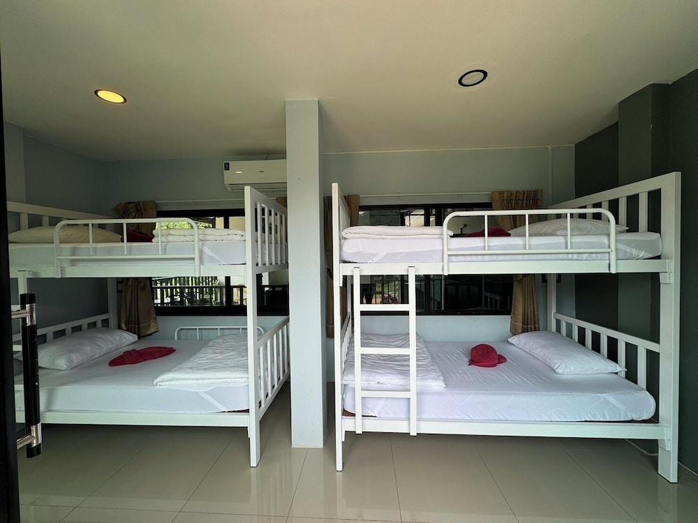 Boom Hostel Khao Sok