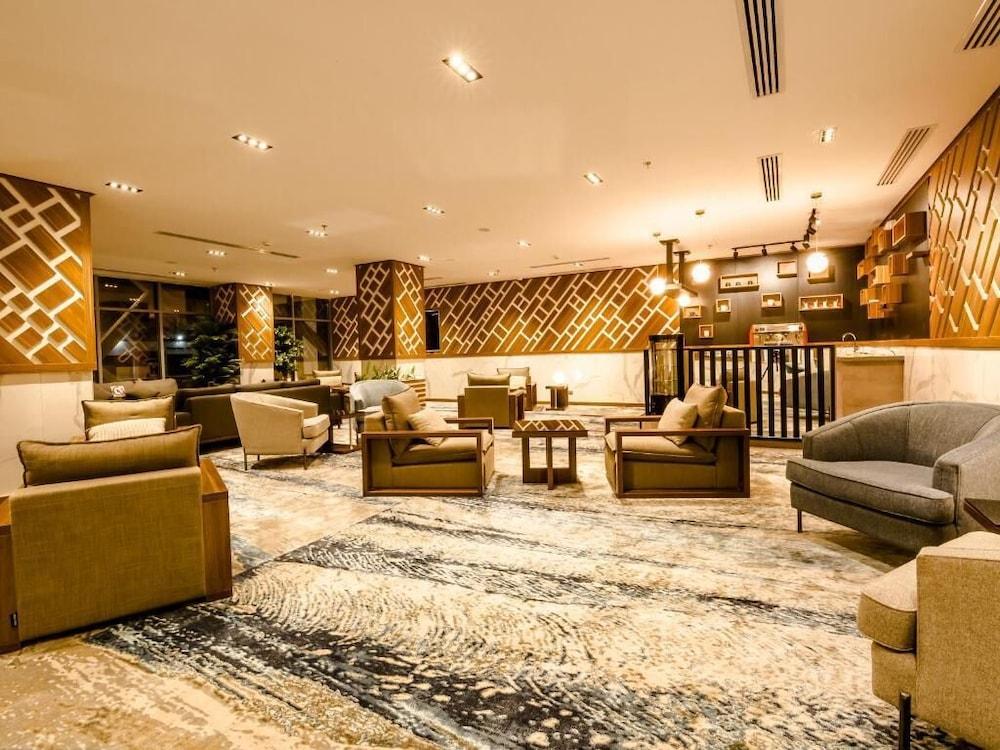 White Diamond Hotel Sari