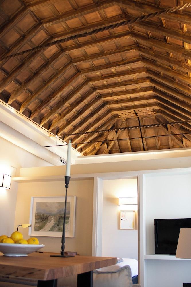 Puerta de la Ribera Suites