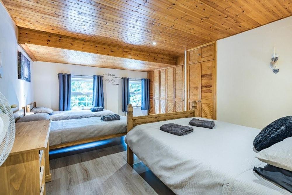 Snowdonia-3bedroom-2 Bathroom-petfriendly-garden