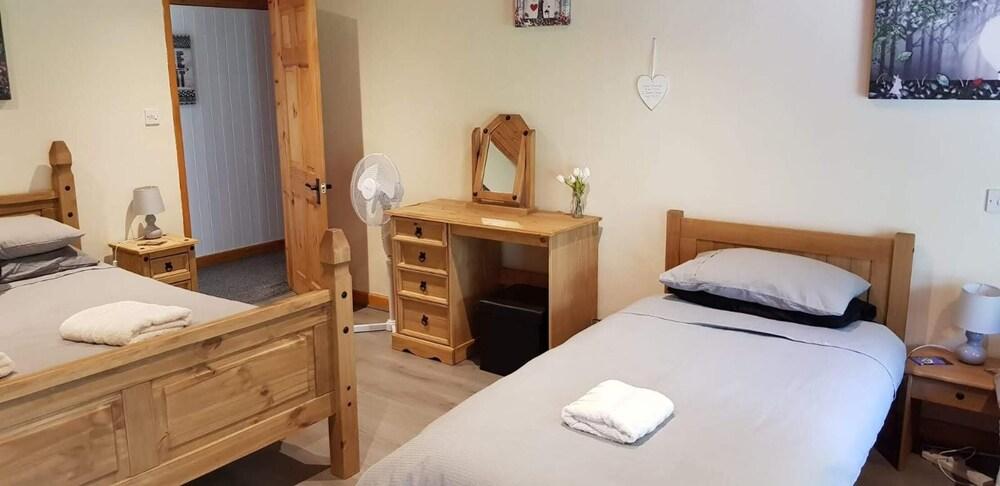 Snowdonia-3bedroom-2 Bathroom-petfriendly-garden