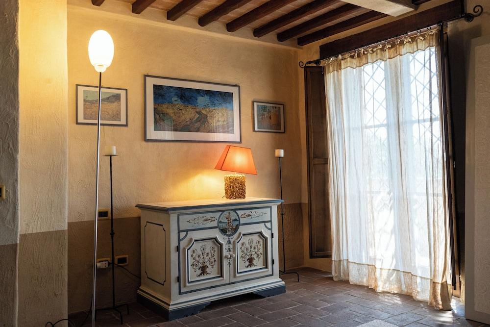 Tenuta di campagna con piscina immersa nel verde