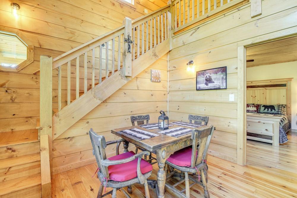 Sevierville 'woods Retreat' Cabin w/ Mtn View