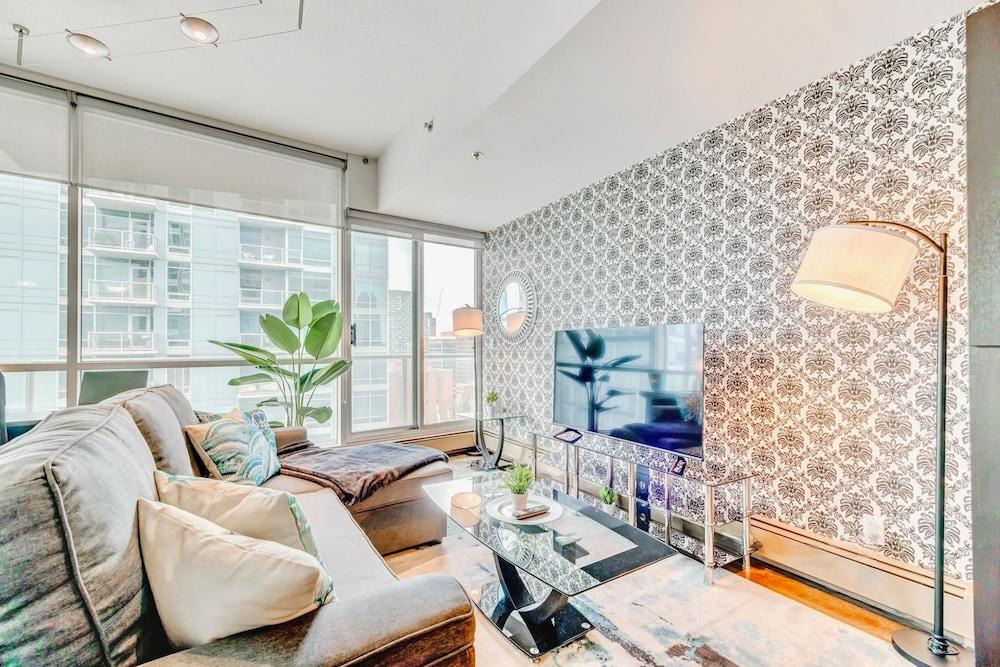 Luxury Condo With City Views Near Stampede Park