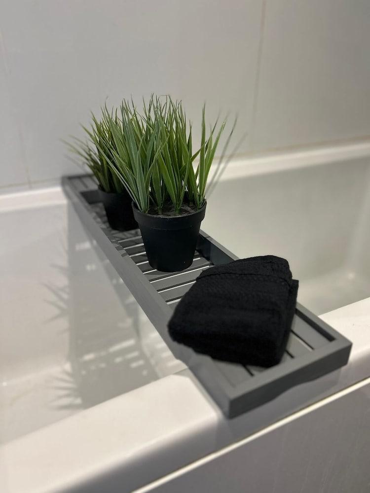 NEW 2 Bedroom Spacious Flat