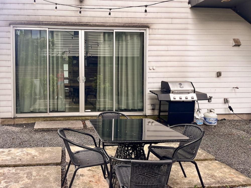 ATX Icon Mansion Rainey Street 6 min Walk