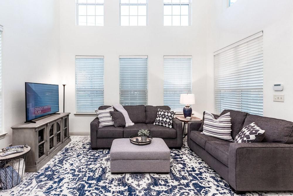 Upstay - Govalle Get-a-way