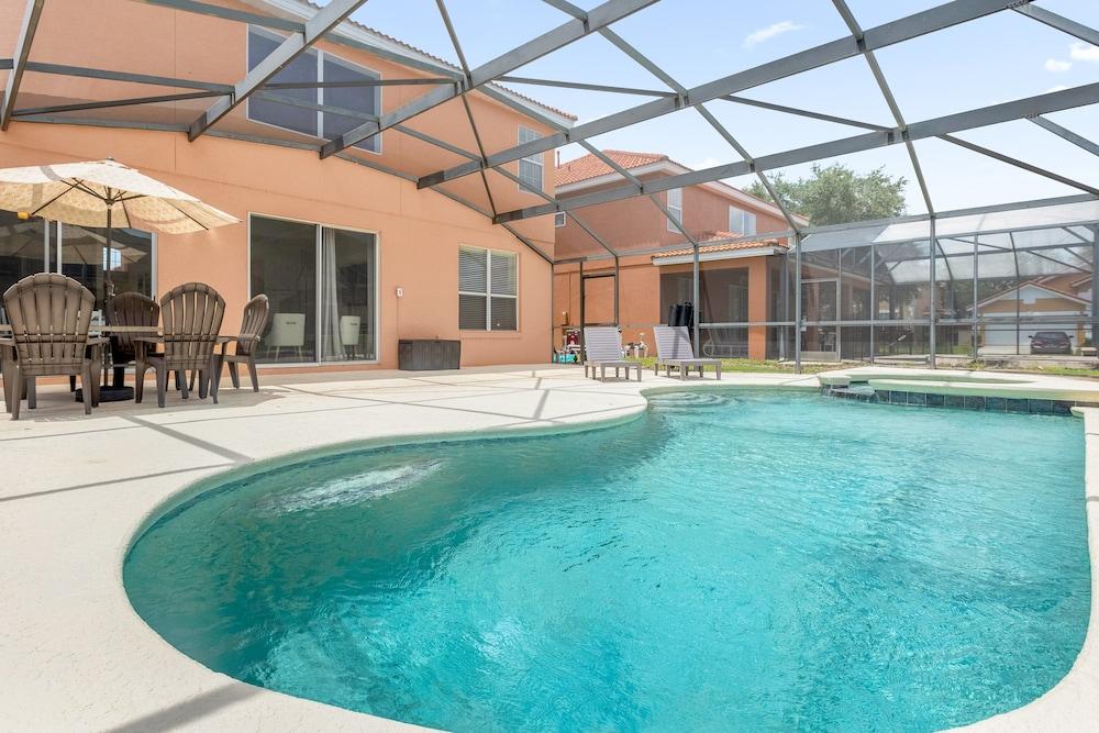 Large Spacious Home w Private Pool Hot Tub