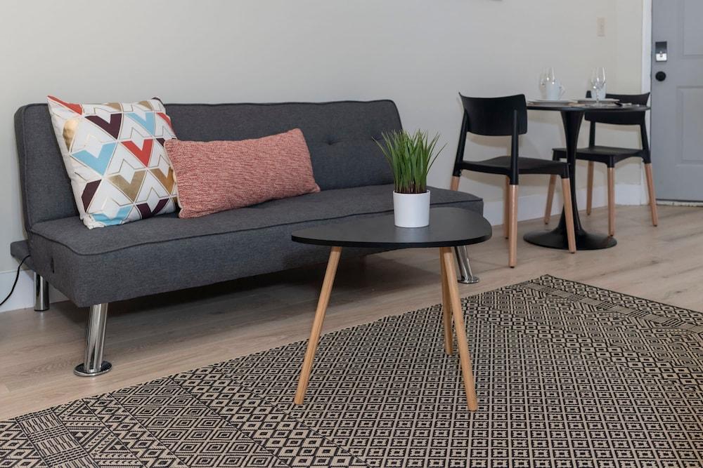 Spacious Studio Apartment Near Botanical Gardens