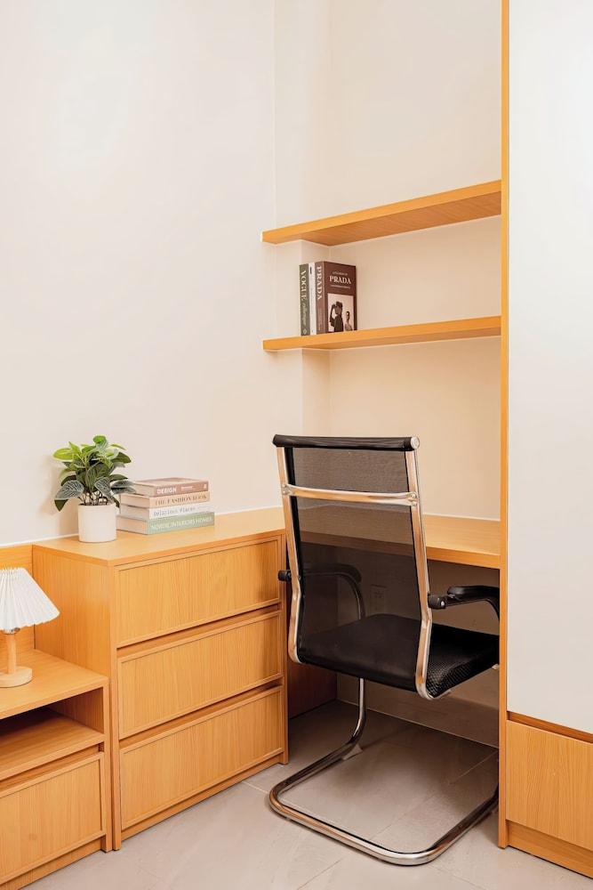 Modern Apartment - Garden Gate